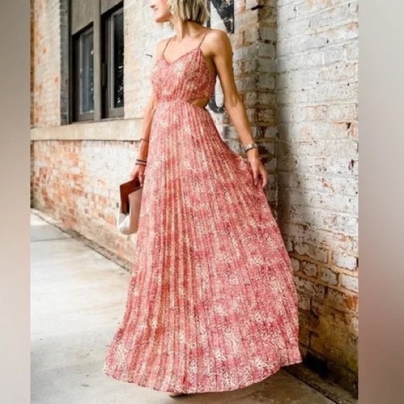 EXPRESS • Printed Side Cutout Maxi Dress - Picture 1 of 10